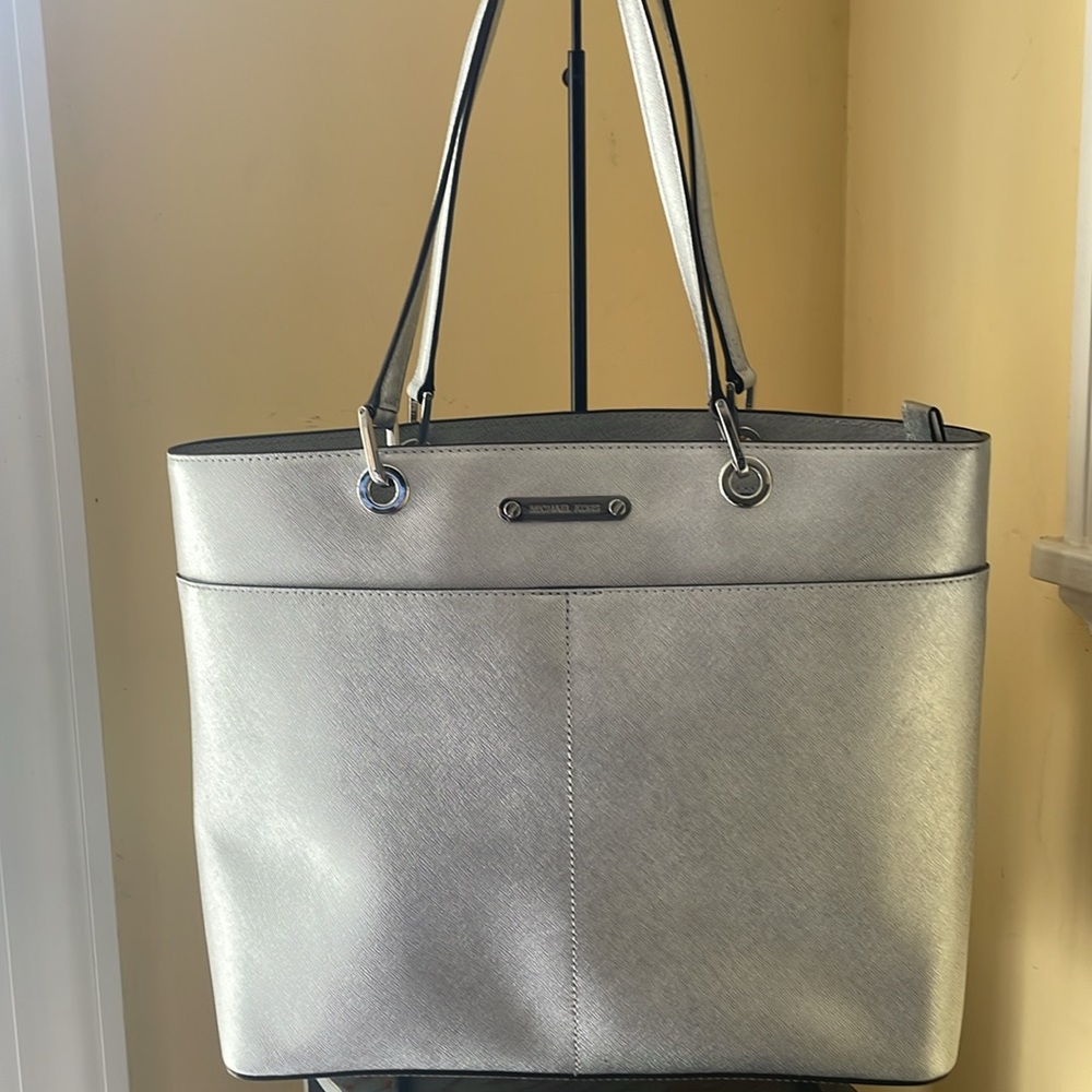 🌟Michael Kors NWT Silver Danville Tote -Classy& Useful 13.5”L x 11.5” H x 4” D